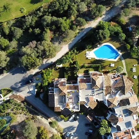 Arqueros Golf Luxury Boutique Development In A Gated Community With Facilities In Walking Distance Apartment Benahavis